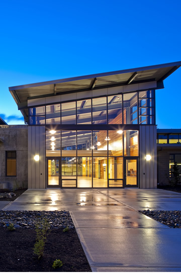 Hochwertige Aluminiumrahmen und -türen erfreuen sich zunehmender Beliebtheit.