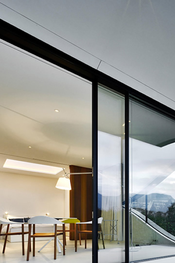 Hochwärmegedämmte Schiebetüren aus Aluminium schaffen neue Räume.